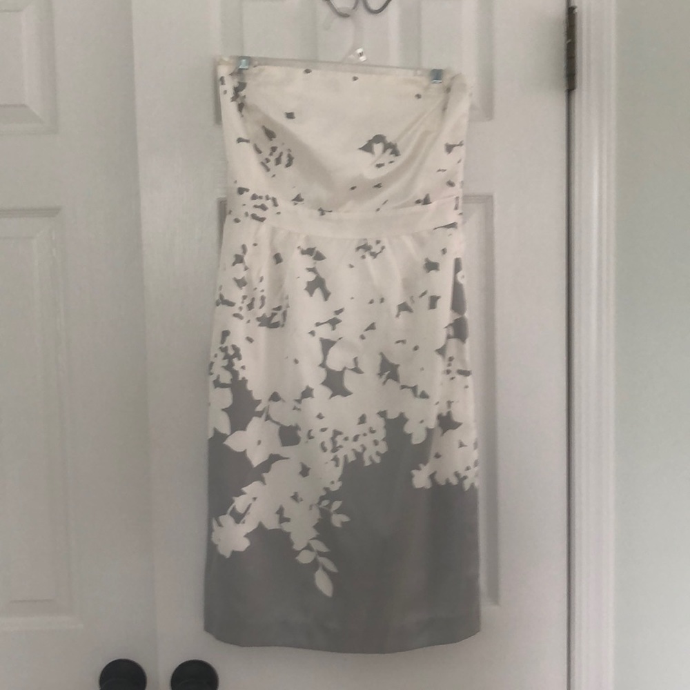 Banana Republic strapless w/ tags. Size 4